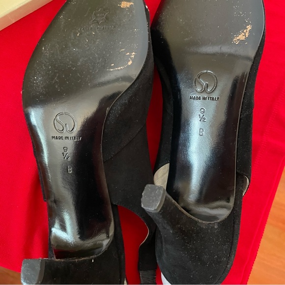 St. John Black Heels with Elegant Design - Picture 3 of 4